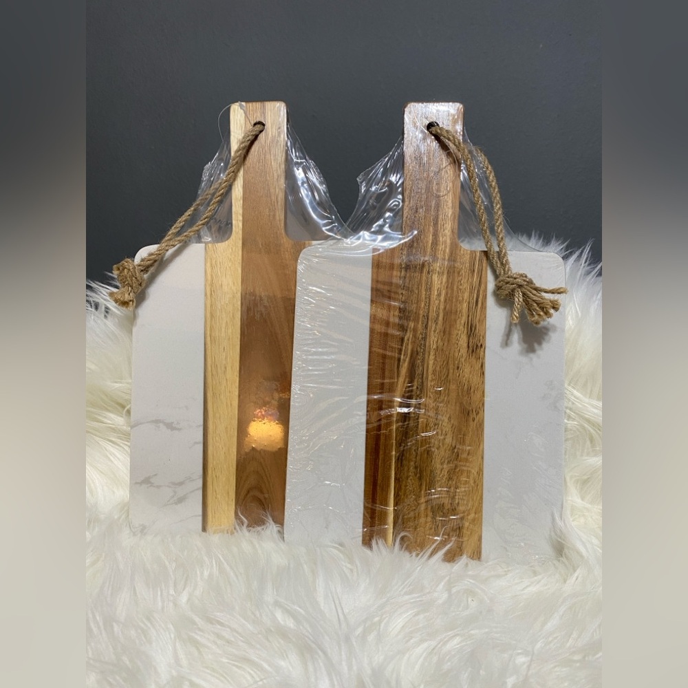 2 cutting boards